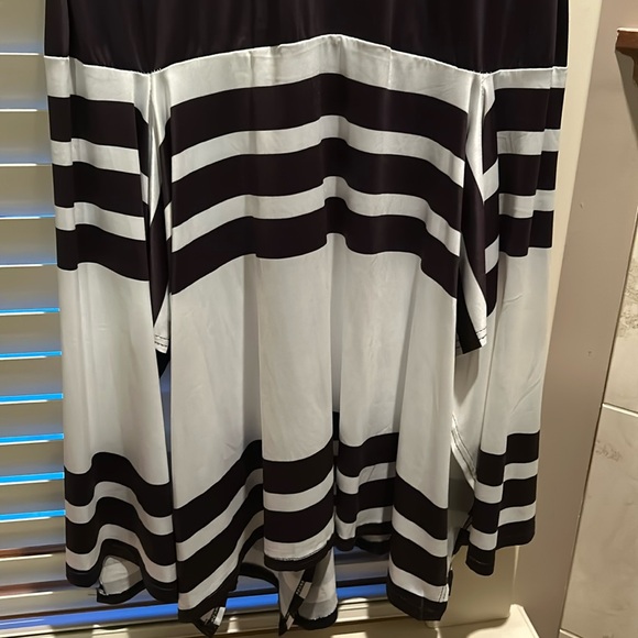 🎁Beautiful stylish....Soft silky light flared bottom - Picture 2 of 4